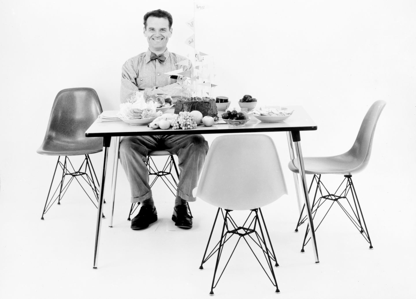 Eames Molded Plastic Side Chair_05